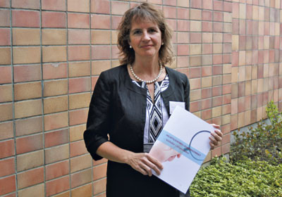 &ndash; Det er viktig med gode rutiner for &aring; takle slike situasjoner, sier Karin R&oslash;, her med veilederen om tilsynssaker. Foto Knut&hellip;