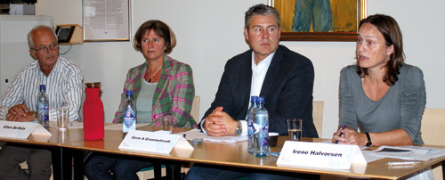 Fra paneldebatten. Fra v. Stig Ottesen, Ellen Deilk&aring;s, Gorm Are Grammeltvedt og Irene Halvorsen. Foto Knut E. Braaten