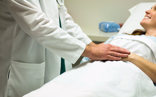 Vurderingen av om pasienten er utskrivningsklar skal foretas av lege i spesialisthelsetjenesten. Illustrasjonsfoto Colourbox