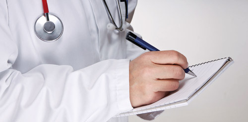 Legene ved sykehjemmene i Bergen har g&aring;tt tilbake til et papirbasert journalsystem. Illustrasjonsfoto Colourbox.