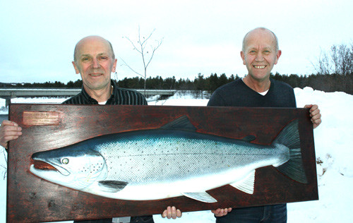 Altaelva er den elva i verden der man har st&oslash;rst mulighet for &aring; f&aring; atlantisk laks over 12 kg. Hans Kristian Kjeldsberg (t.v&hellip;