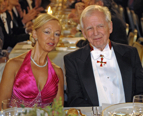 Figure 2  The group of professores emeriti are strongly represented among the Nobel Prize laureates: here Harald zur Hausen &hellip;