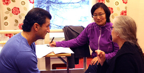 Houman Charani, Nina Helberg Aurebekk og Aino Snellman deltar aktivt i gruppearbeid. Foto Stein Runar &Oslash;stigaard