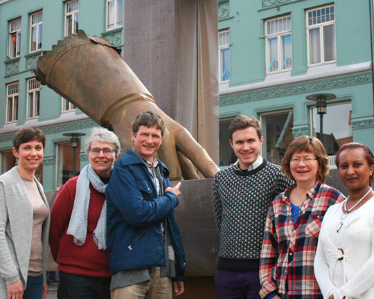Peker p&aring; tiltak. Fra venstre Hilde Marie Engjom, Barbro Elisabeth Kvaal, Knut Erling Moksnes, Ingebj&oslash;rn Bleidvin, Margit&hellip;