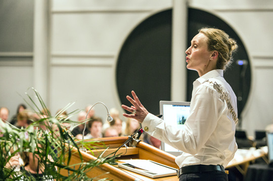 Hege Gjessing under sin &aring;pningstale. Foto Thomas Barstad Eckhoff