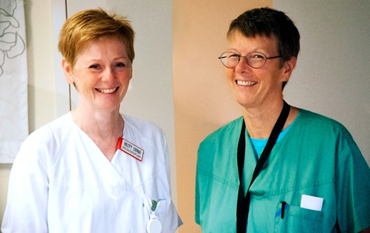 Britt Sj&oslash;b&oslash; (til venstre) og Anne Berit Guttormsen som er medforfattere av artikkelen. Foto: Kari Louise Nytun