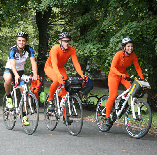 Christopher Storm Larsen (t.v.), Even Holth Rustad og Vilde Skylstad p&aring; vei mot St. Hanshaugen. Foto Stein Runar &Oslash;stigaard