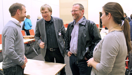 Lars Kittilsen (fra v.) i samtale med m&oslash;teleder Vegard H&oslash;gli, Tor Severinsen og Sissel Gundersen. Foto: Stein Runar &Oslash;stigaard