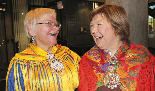 Berit Andersdatter Bongo (t.v) og Randi Nymo har begge forsket p&aring; samers helse. Foto Lise B. Johannessen