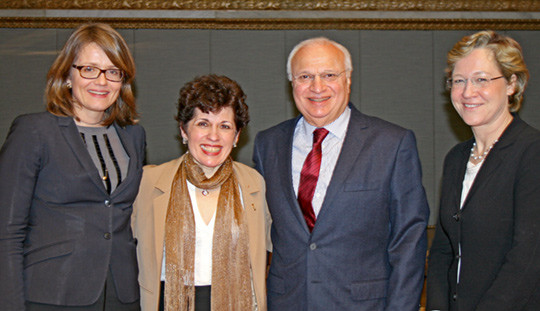 Leder for Norsk nevrologisk forening Anne Hege Aamodt (f.v.), den russiske konsertpianisten og MS-pasienten Olga&hellip;