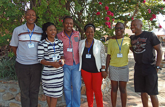 President Douglas Lungu (fra venstre) sammen med Grace Mazikose Lupeska (sekretariatet) og styremedlemmene Randy Mungawira,&hellip;