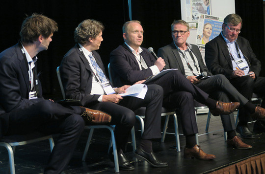 PANELDEBATT: Michael Oreld, redakt&oslash;r i Computerworld (f.v) ledet den IKT-debatten mellom Sverre Fjeldstad, juniorpartner i&hellip;