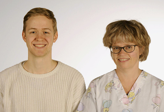 Forskerlinjestudent Morten Kvello og f&oslash;rsteamanuensis Kristin Bj&oslash;rnland. Foto: Bj&oslash;rn Harald Ohnstad