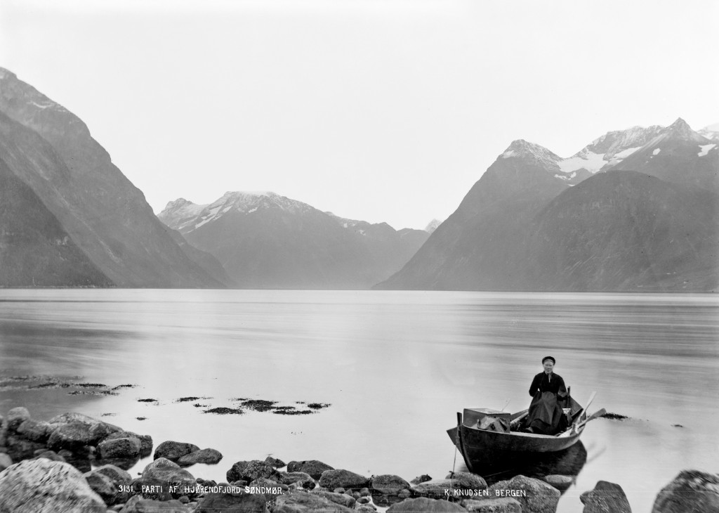 Pernille Maria Trulsdotter S&aelig;b&oslash;nes (1824&thinsp;&ndash;&thinsp;1902) i gjerningen som distriktsjordmor. Hun jobbet hele sitt liv som jordmor i&hellip;