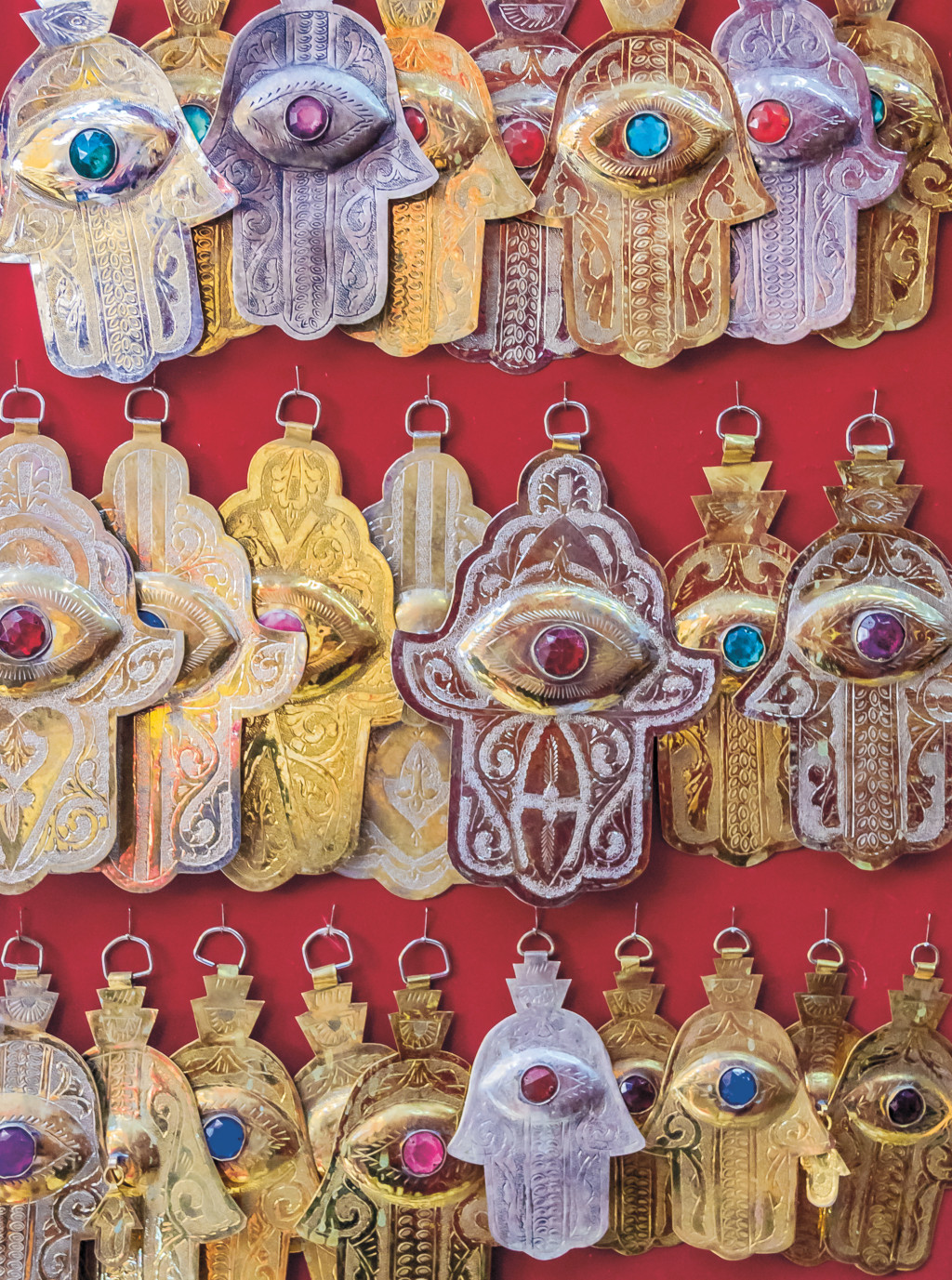 Figur 5 Fatimas h&aring;nd som amulettsmykker. Foto: Svetlanasf/iStock