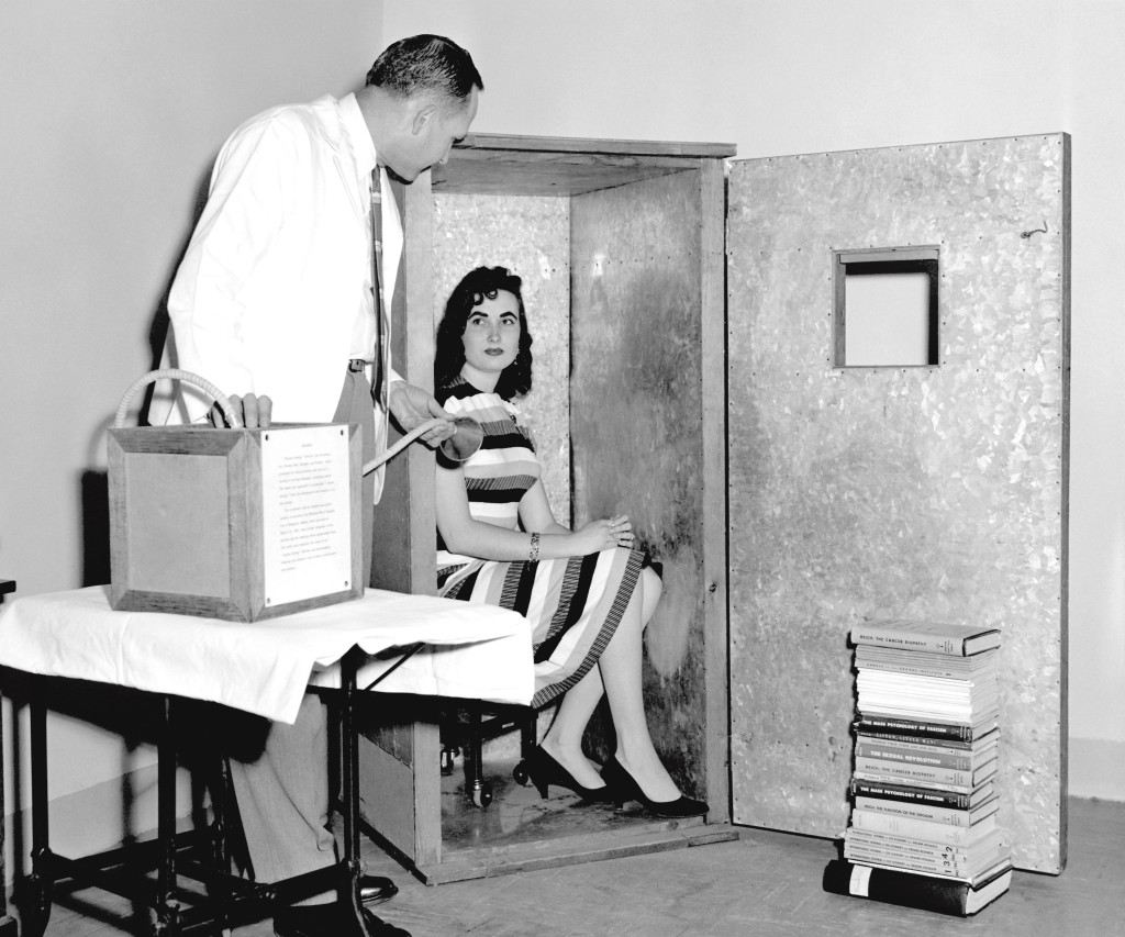 Demonstrasjon av en Orgone akkumulator. Orgone er if&oslash;lge den &oslash;sterrikske psykoanalytikeren Wilhelm Reich en universell&hellip;