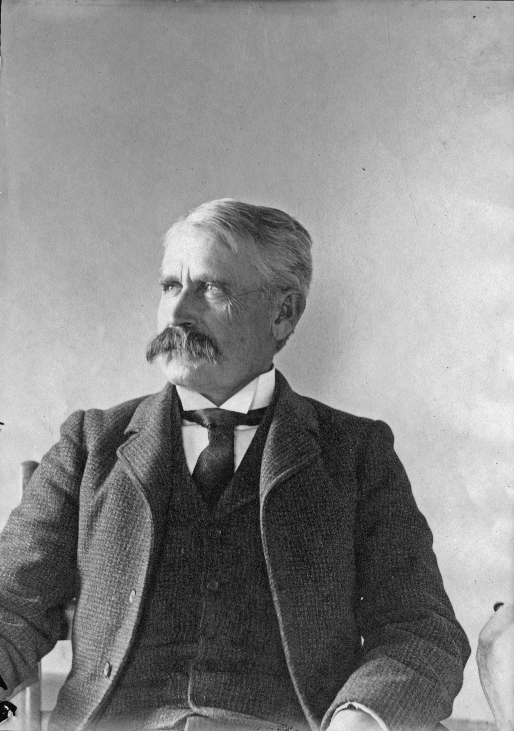 James Riley Walker arbeidet i mange &aring;r som lege i urfolkreservater i Midtvesten i USA. Han gjorde en bemerkelsesverdig&hellip;