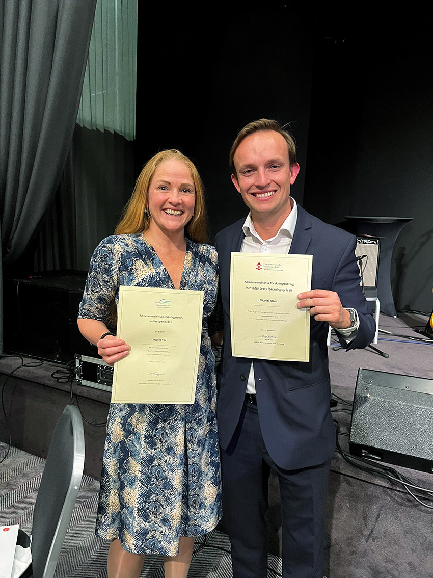 FORSKERPRIS: &ndash; Allmennlegene Ingvild Vik og Nicolai Klem fikk overrakt hver sin forskerpris under festmiddagen p&aring;&hellip;