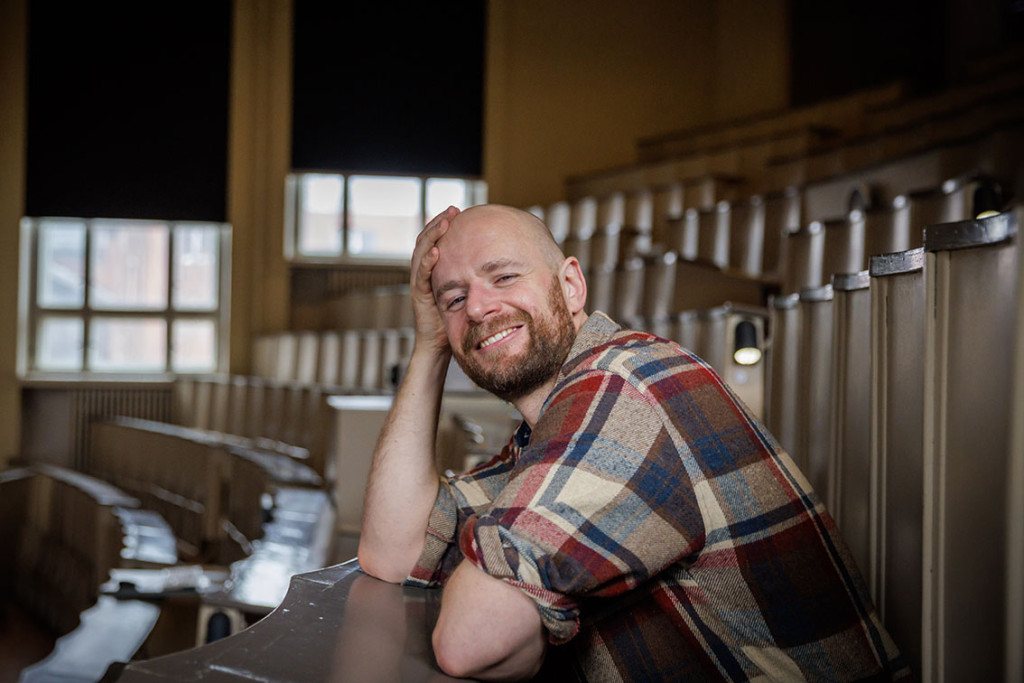 FORELESER: Ketil er forn&oslash;yd med &aring; dra tyske medisinhistoriske linjer sammen med studenter i Berlin. Foto: Gordon Welters