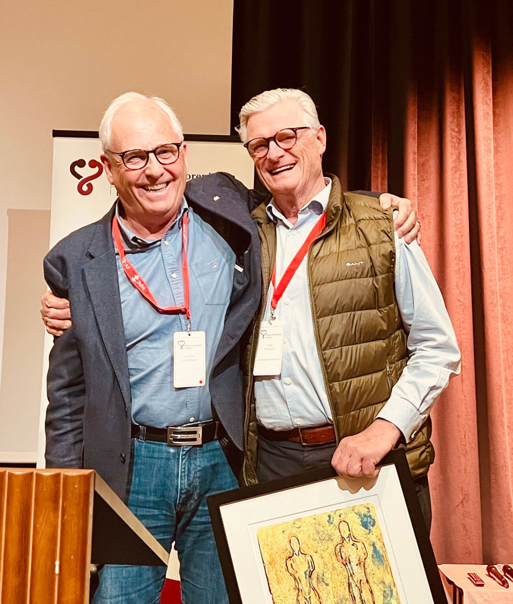 GLADE PRISVINNERE: Jan Emil Kristoffersen (til venstre) og Gisle Roksund. Foto: Knut E. Braaten, Legeforeningen.