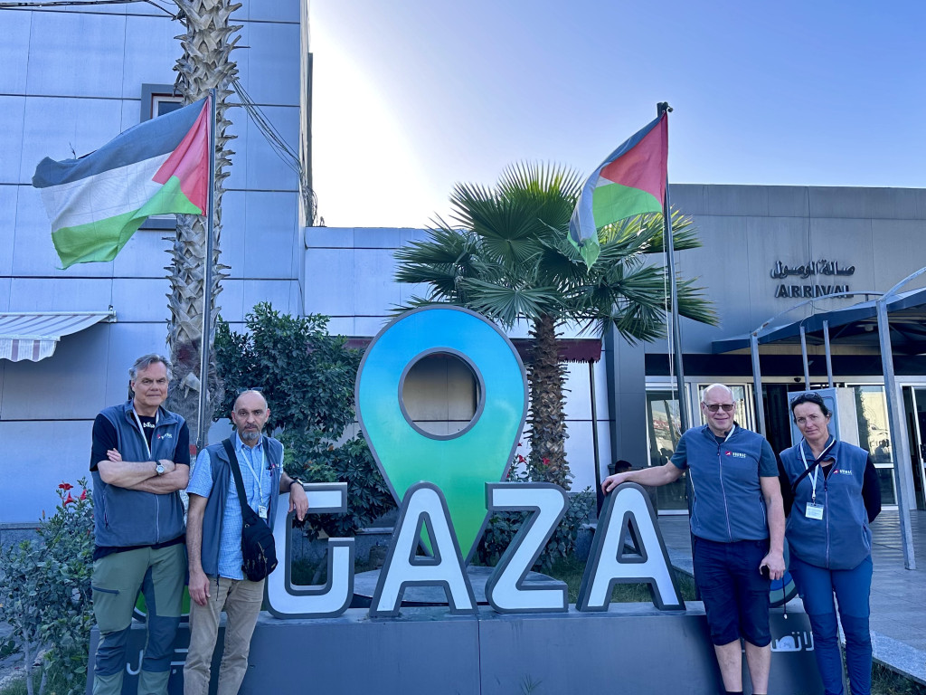 Teamet som jobbet ved Al-Awda-sykehuset. Fra venstre: Ortoped Geir Stray Andreassen, anestesilege Fadi Kabbouli, ortoped Odd&hellip;