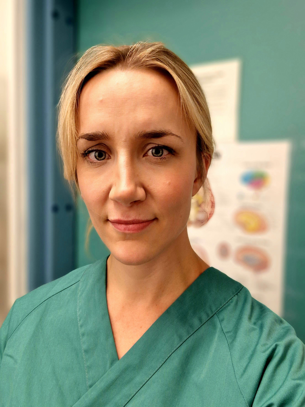 P&Aring; OBDUKSJONSSALEN: &ndash; Litt p&aring; fleip oppga jeg rettsmedisin som &oslash;nsket spesialitet i kull-boka, og det viste seg &aring; g&aring; troll i&hellip;