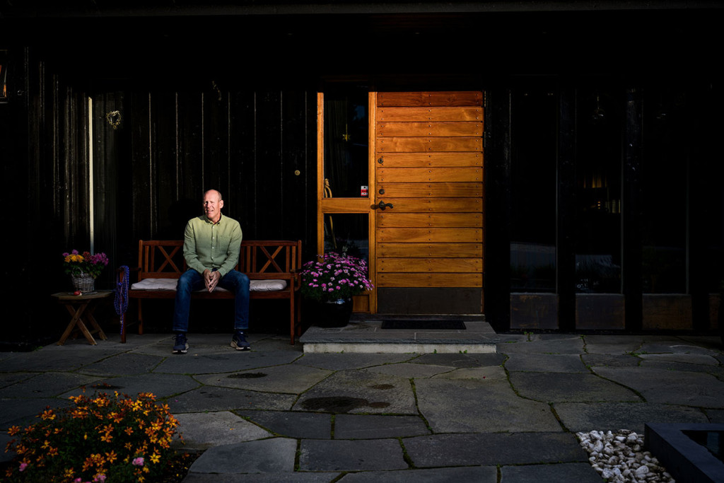 ANNET ROM: Sammen med kollega Thomas N&aelig;ss-Andresen har han tatt musikk og poesi inn i ledersamlingene p&aring; Drammen sykehus,&hellip;